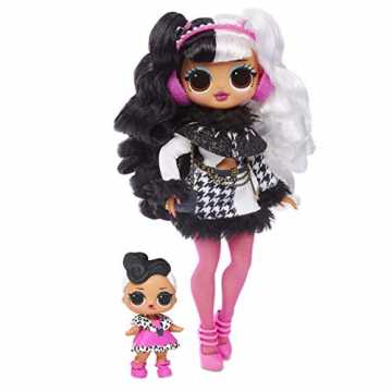prise! 561798E7C O.M.G. Winter Disco Fashion Doll Dollie and Little Sister, Fashionpuppe mit Haaren und kle... nachhaltig
