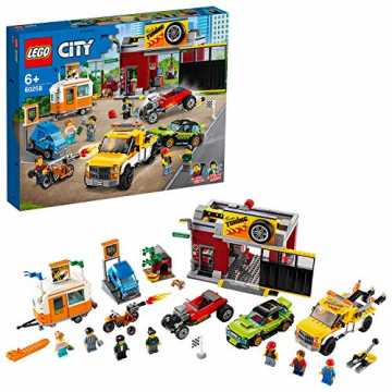 LEGO 60258 Tuning-Werkstatt City Bauset mit Abschleppwagen, Hot Rod, Wohnanhänger und Motorrad